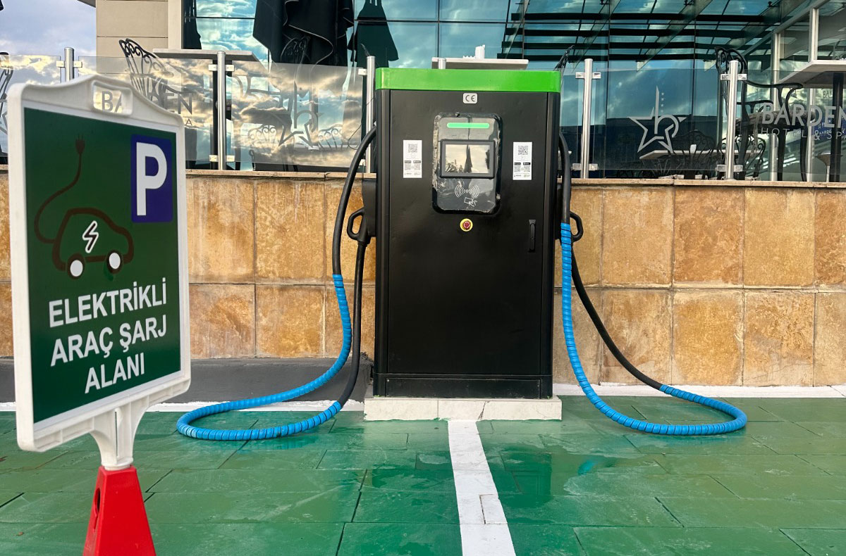 Sürdürülebilir Turizm ve Konfor Bir Arada: Elektrikli Şarj İstasyonu